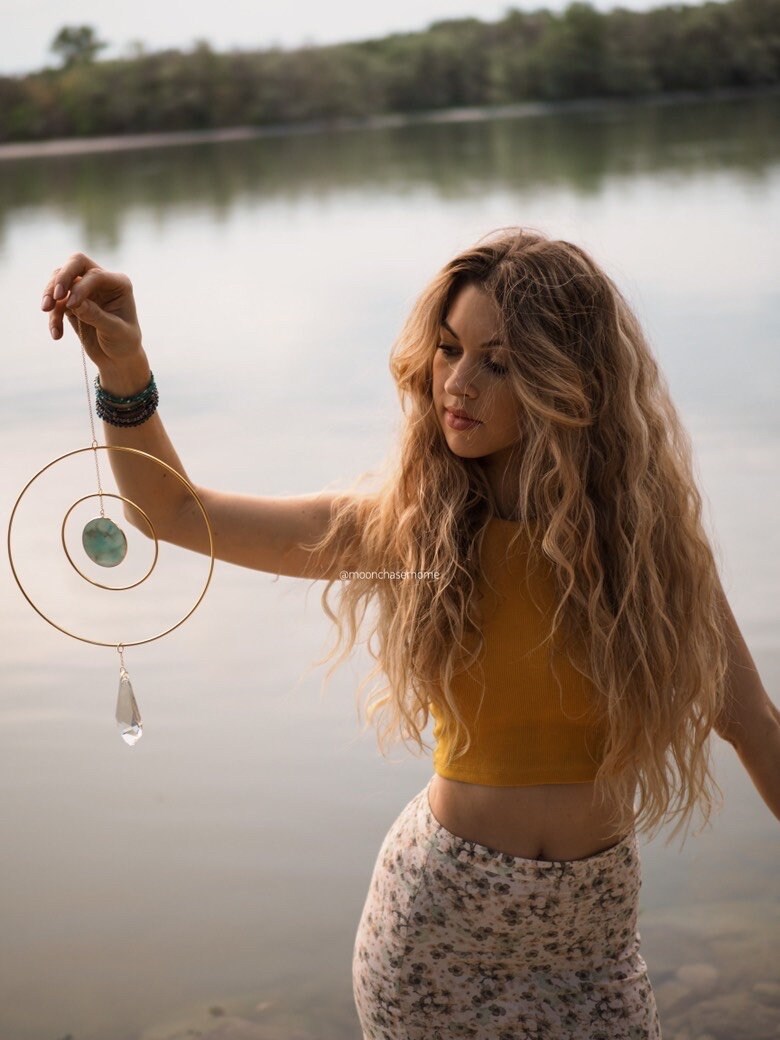 Anila-Big 19cm/7,4″ gold circle sun catcher mobile with natural crystals, amazonite, labradorite, rose quartz