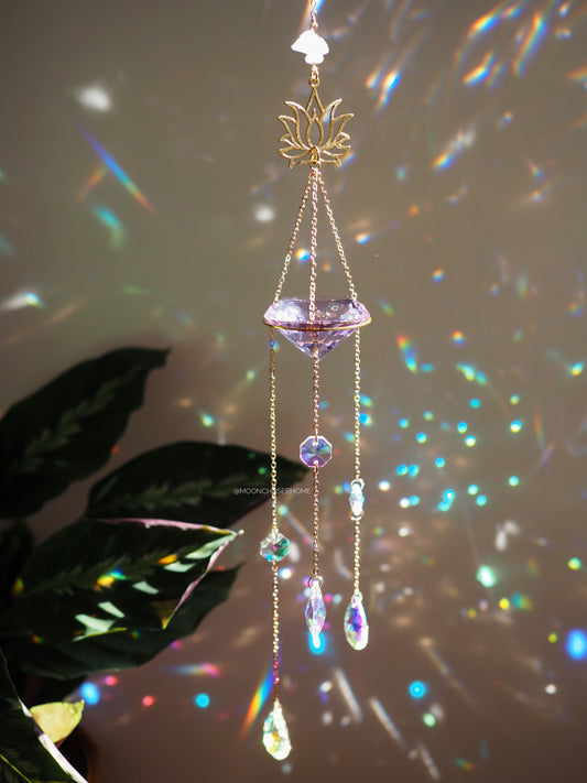 Diamond suncatchers with natural crystals