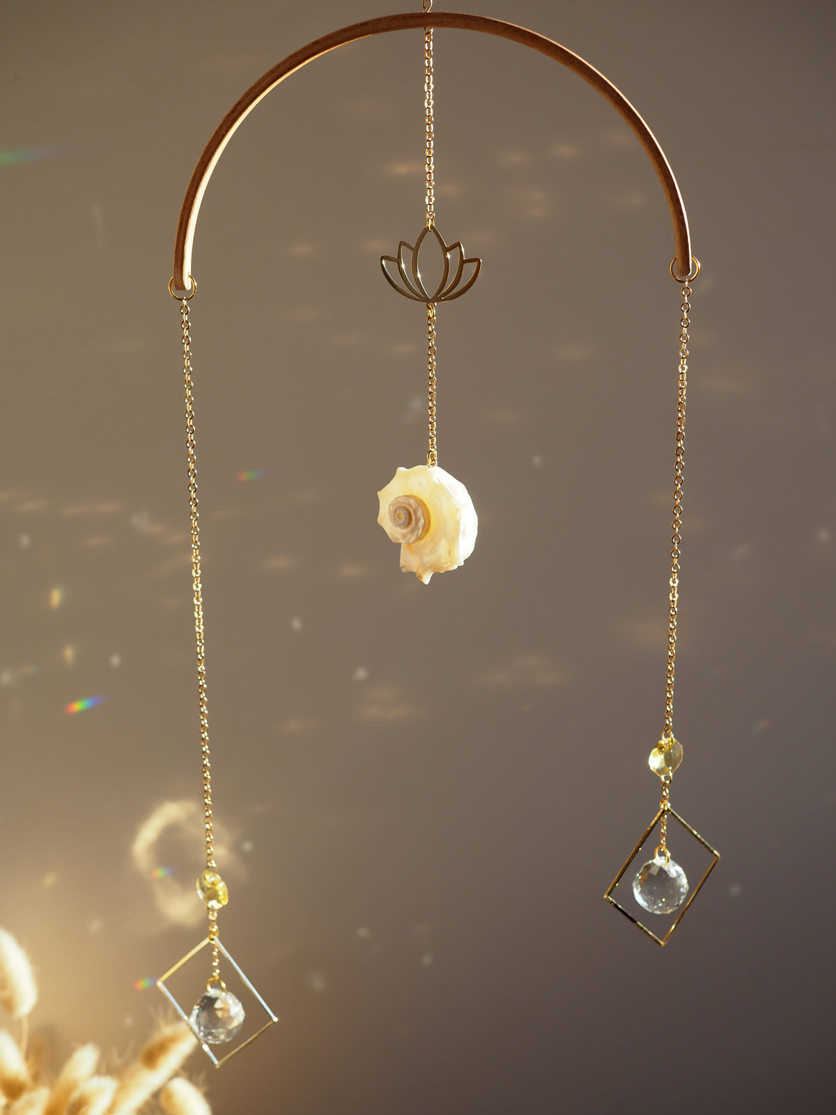 Gold plated suncatcher with shell- Hatchi