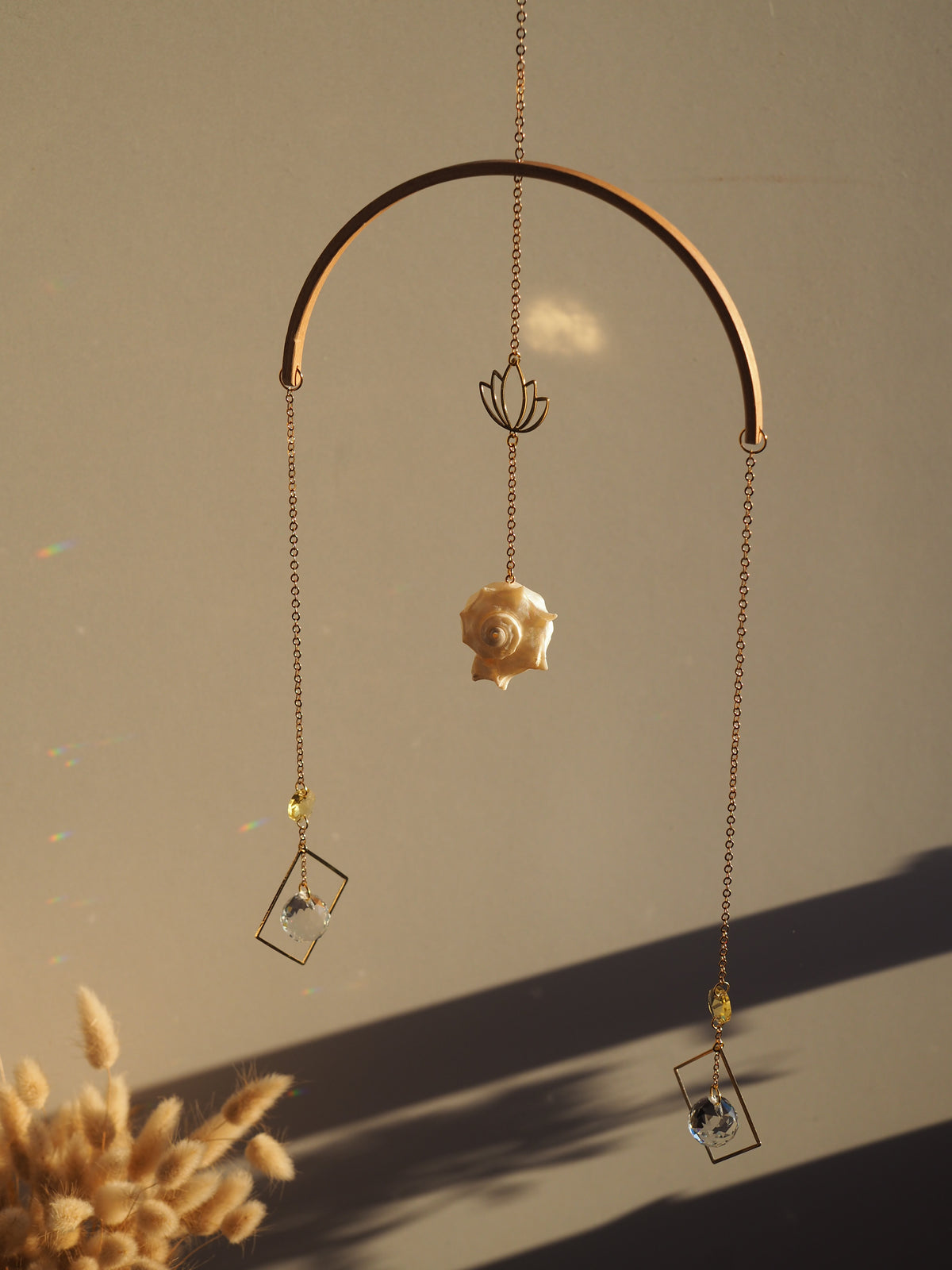 Gold plated suncatcher with shell- Hatchi