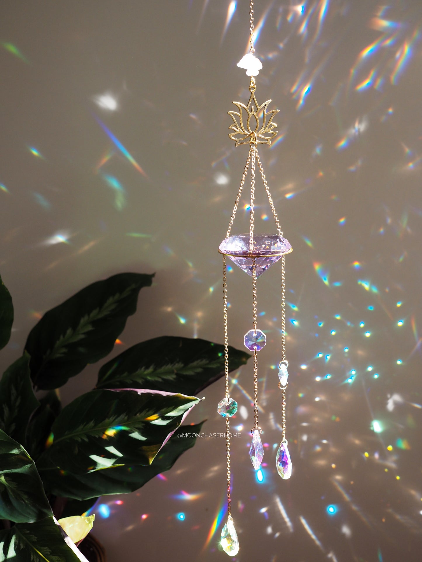 Diamond suncatchers with natural crystals